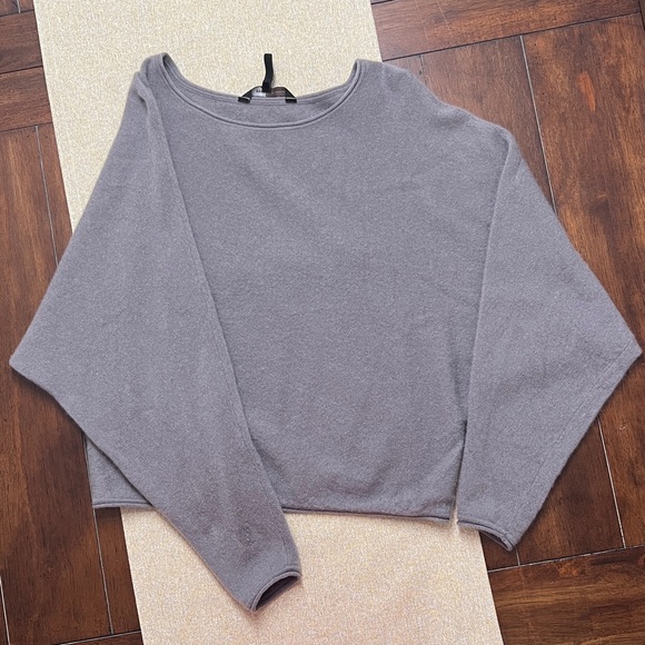 ❤️ BCBGMAXAZRIA cropped cashmere sweater. - Picture 5 of 8